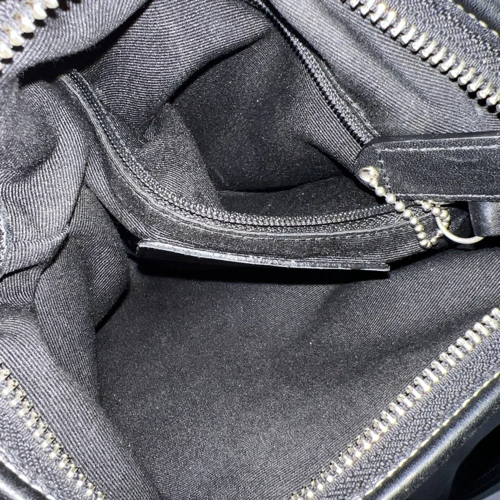 Coach Women's‎ Shoulder Zippered Black Leather Handbag Nice condition